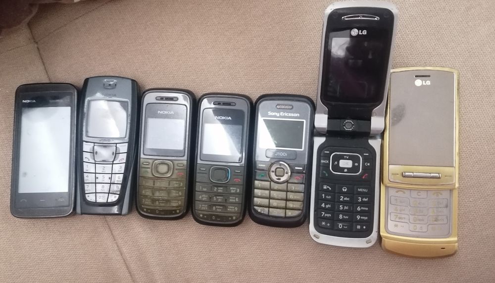 Стари телефони за части или колекционери