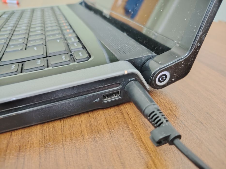 Продавам лаптоп Dell Studio 1555 за части
