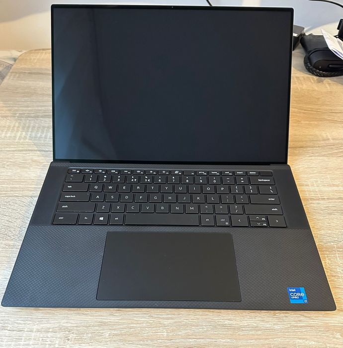 Dell Precision 5560 - Workstation Premium + Geanta laptop cadou