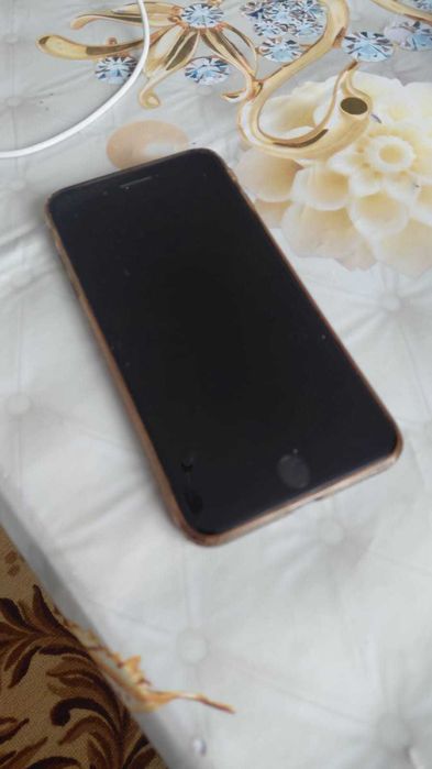 продам мобильный телефон айфон 7