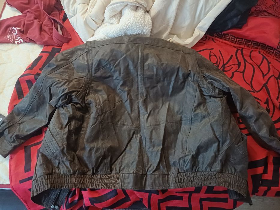 продавам красиво кожено яке полушуба немско със  свалящи ръкави