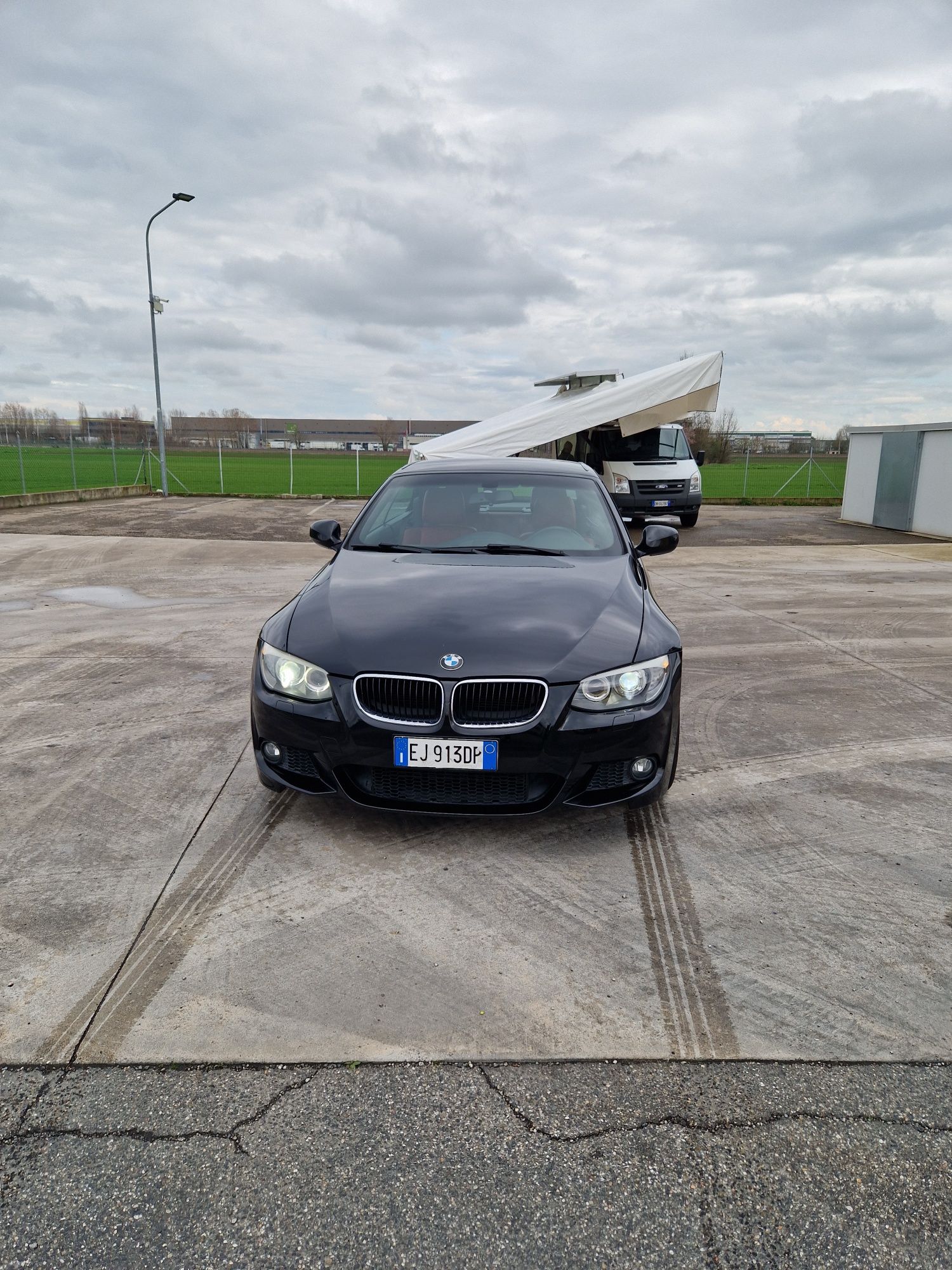 Vand bmw e93 320 184cp an 2011 m pachet fabrica