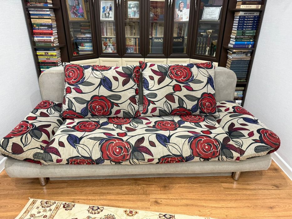 Продается диван в хорошем состоянии