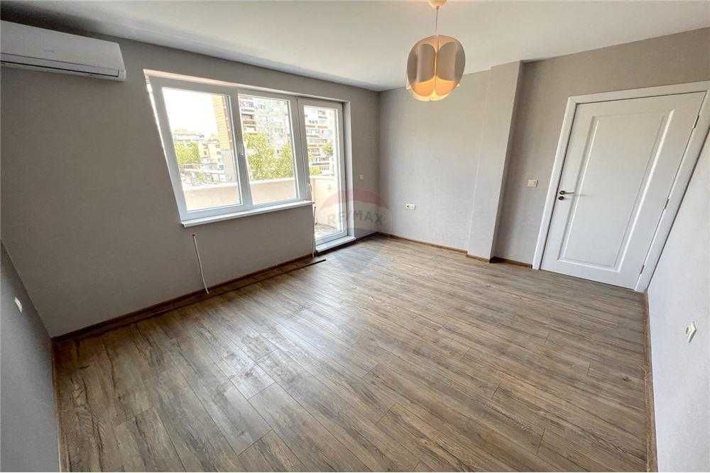 Продава се Тристаен апартамент в Русе, Родина 1 - 103 кв.м за 1374 €/кв.м - Снимка #1