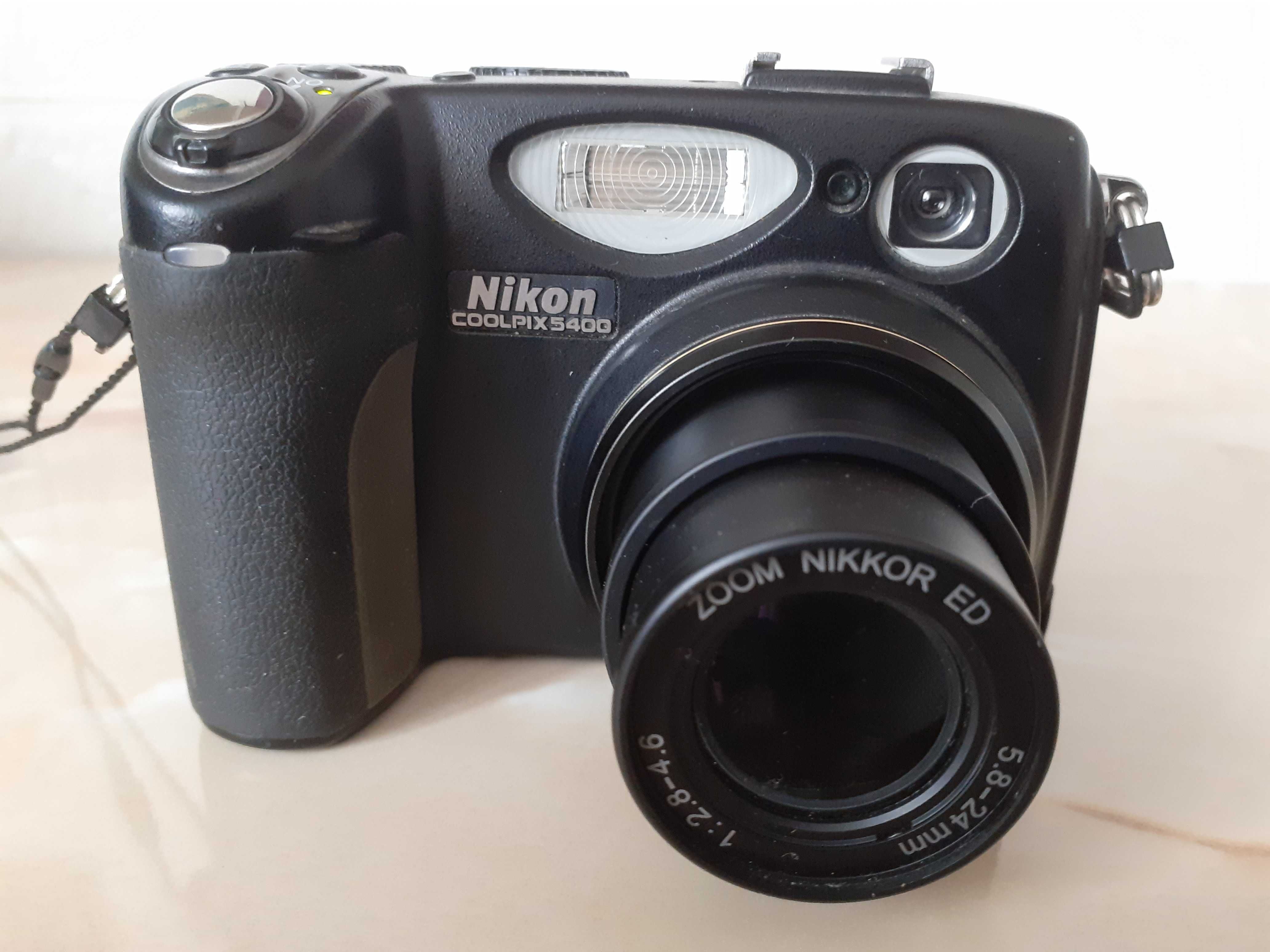 Aparat foto Nikon Coolpix 5400 5.1 MP.
