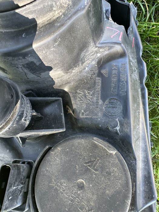 Far Dacia Duster 2010-2014 cu oglindă neagră