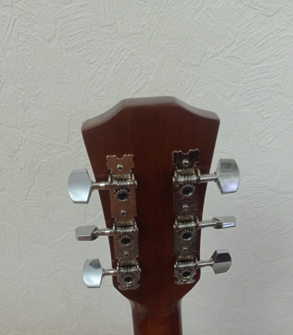 Venus gitara sotiladi-продаётся гитара