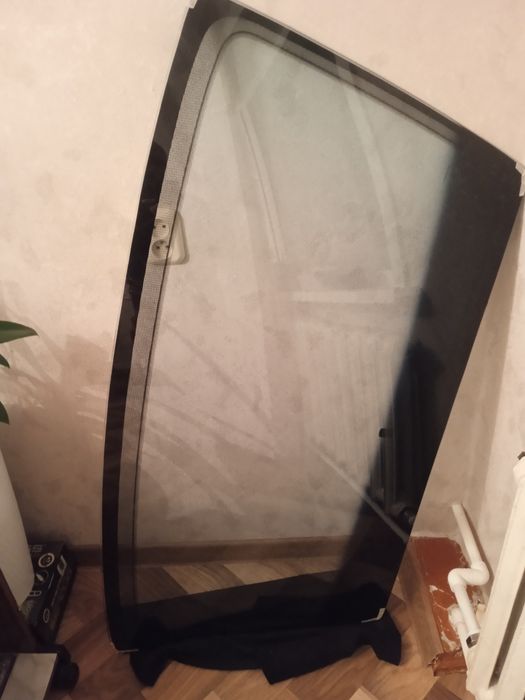 Продам новое лобовое стекло на автомобиль ВАЗ 2109