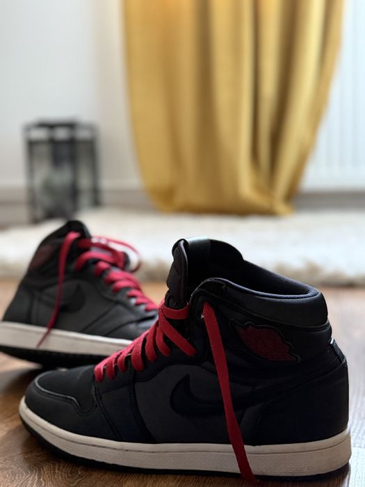 Jordan 1 Retro High Black Satin