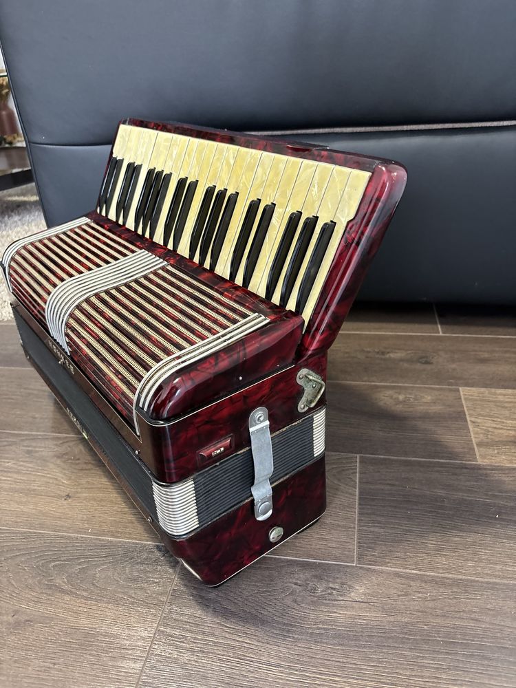 Acordeon Hohner Verdi 3 cu 120 de basi vergea