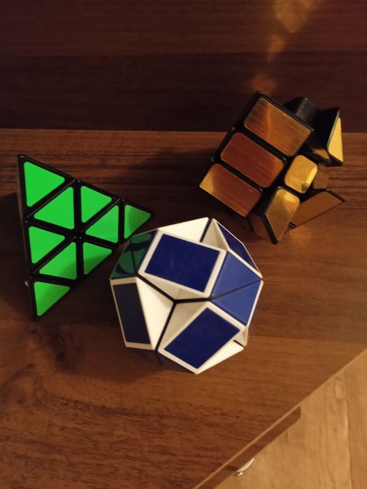 Кубик Рубик разный