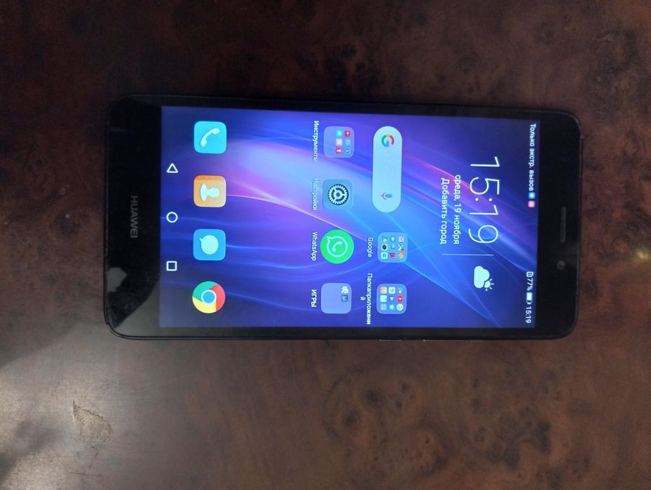Продам мобильный телефон Huawei.