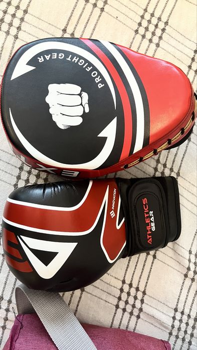 Manusi box si accesorii