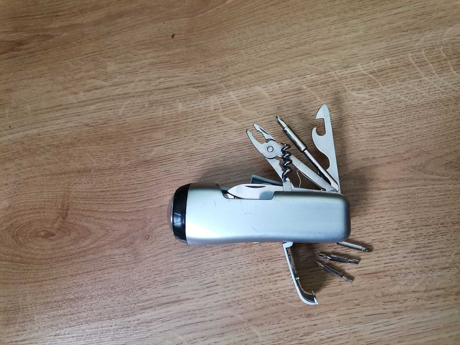 Фенерче с инструменти