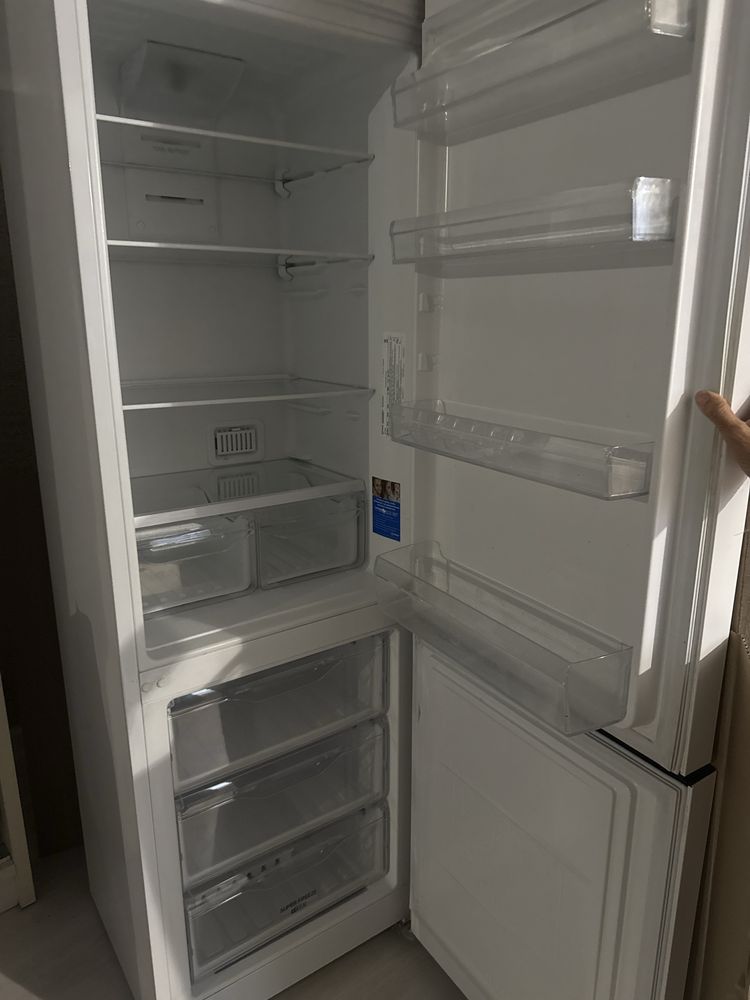 Холодильник Indesit