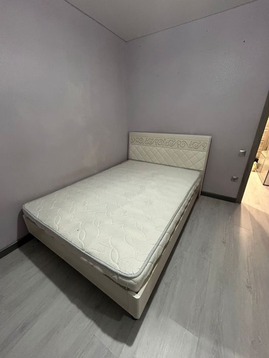 Кровать/ спальная мебель