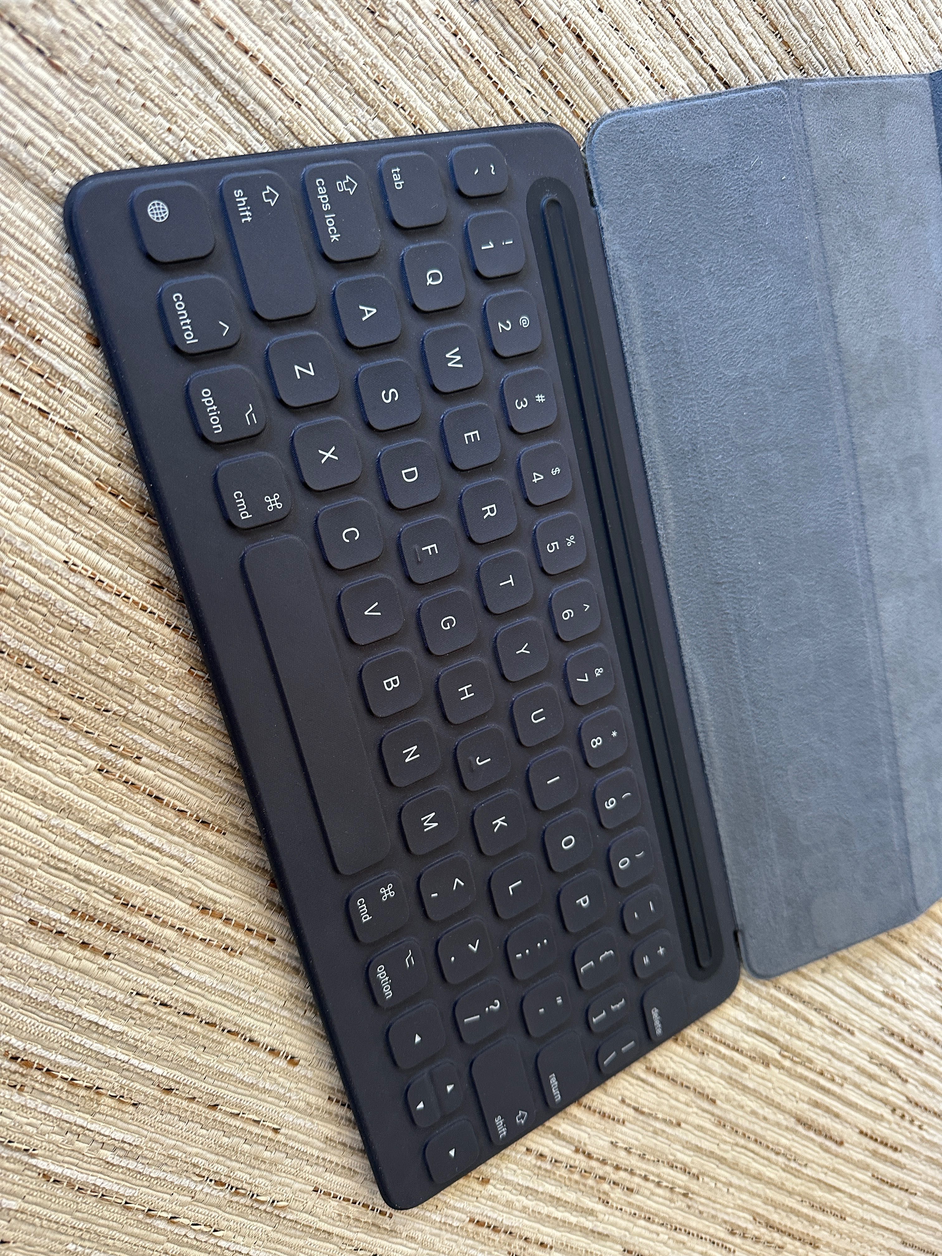 Apple Smart Keyboard A1829 – почти нова