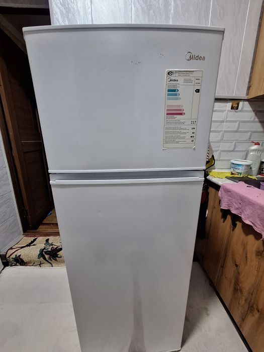 Холодильник Midea в хорошем состоянии как новый