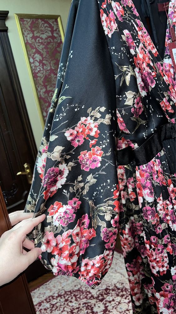 Продам шёлковое роскошное платье турецкого бренда