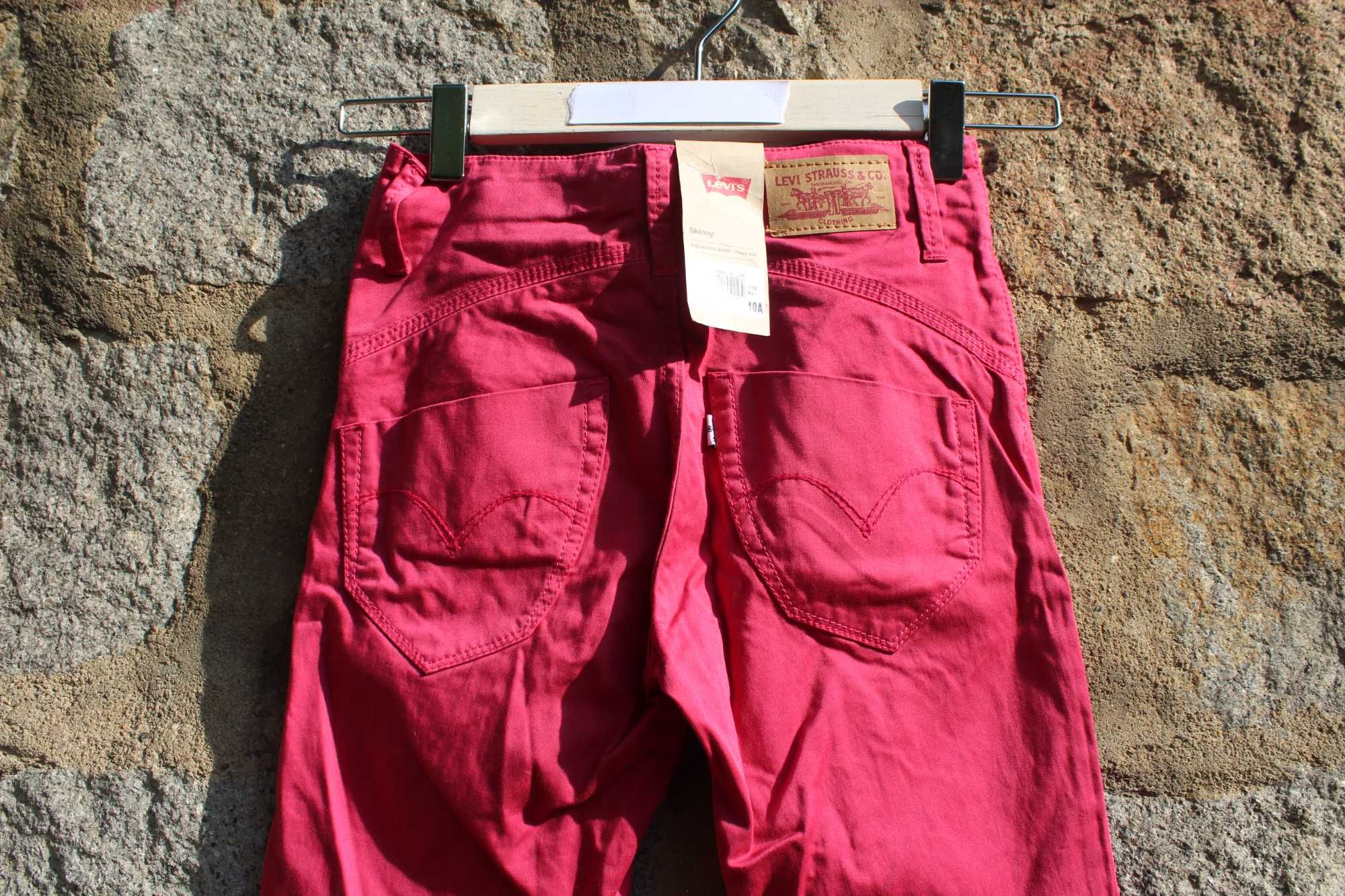 Червен марков ''Levi Strauss"детски панталон.ръст 138 см.