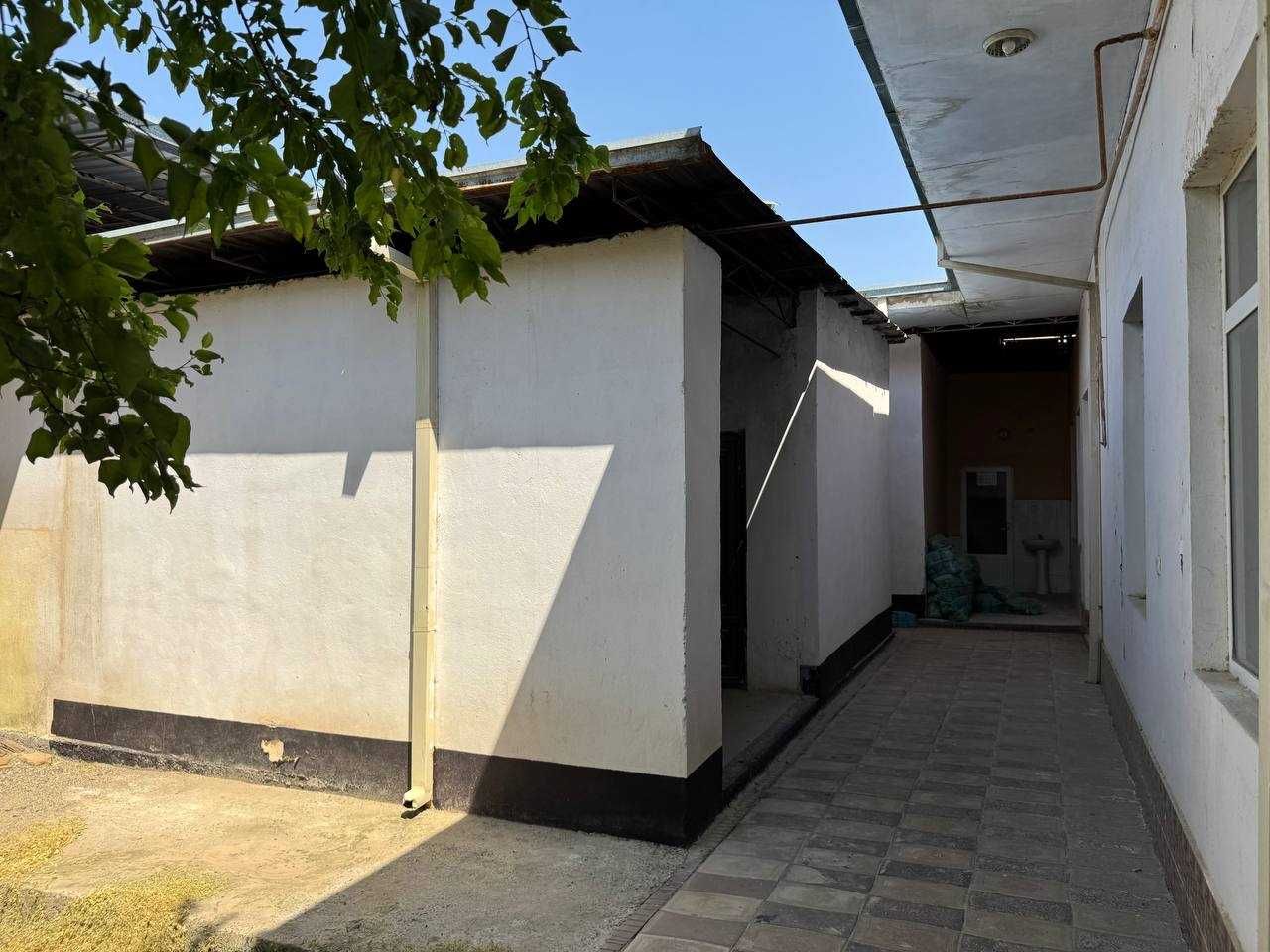 Qashqadaryo viloyatida Savdo va ishlab chiqarish binosi sotiladi