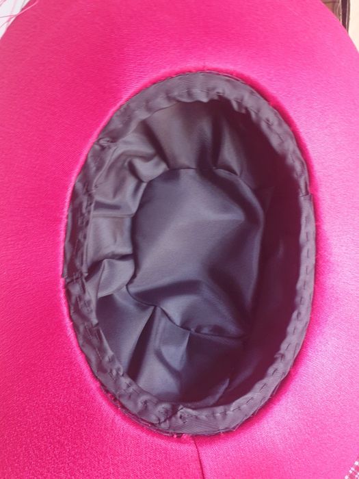 Pălărie roșu eleganta