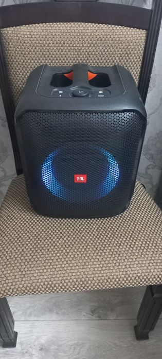 Продаю колонку JBL Party box