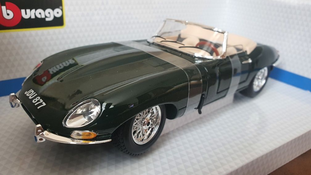 Vand macheta Bburago 1:18 jaguar e type