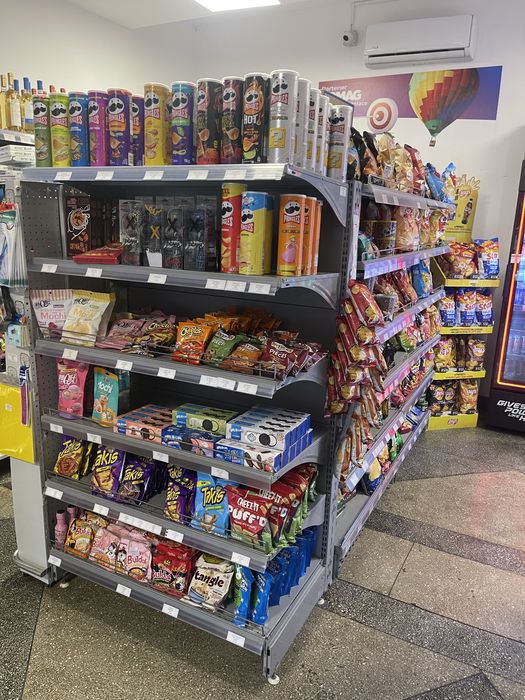 Rafturi metalice perete si gondola raft de lemn magazin alimentar