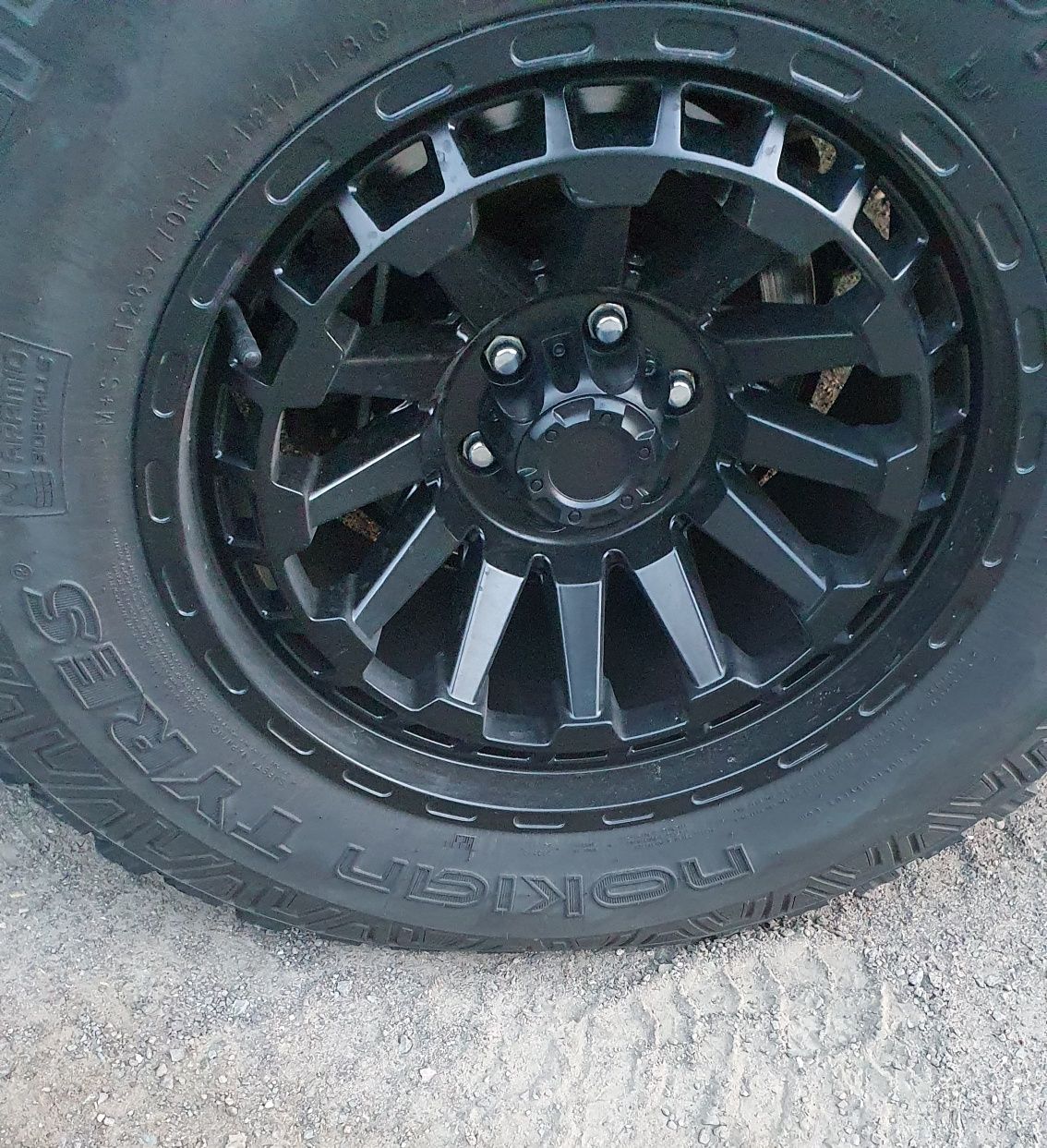 Nokian rockproof 265 70 r17 MT