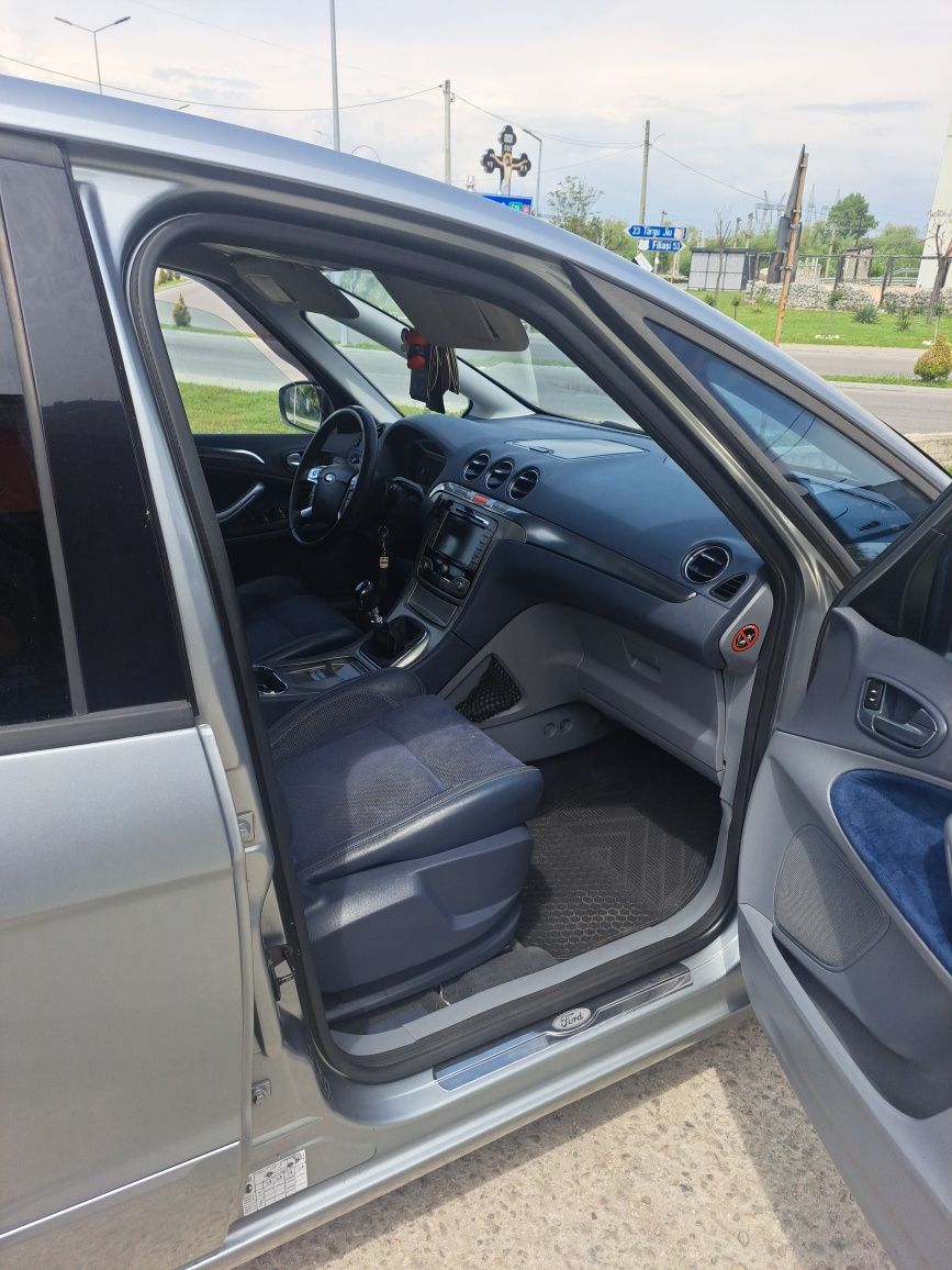 Vând ford S Max impecabil motor 2.0
