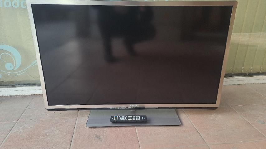 PHILIPS SMART ТВ , 40инча/102см/НЕТ,HDMI,USB-400лв