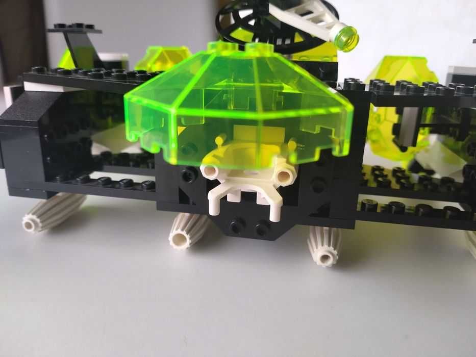 Lego Space Blacktron 6981 Aerial Intruder