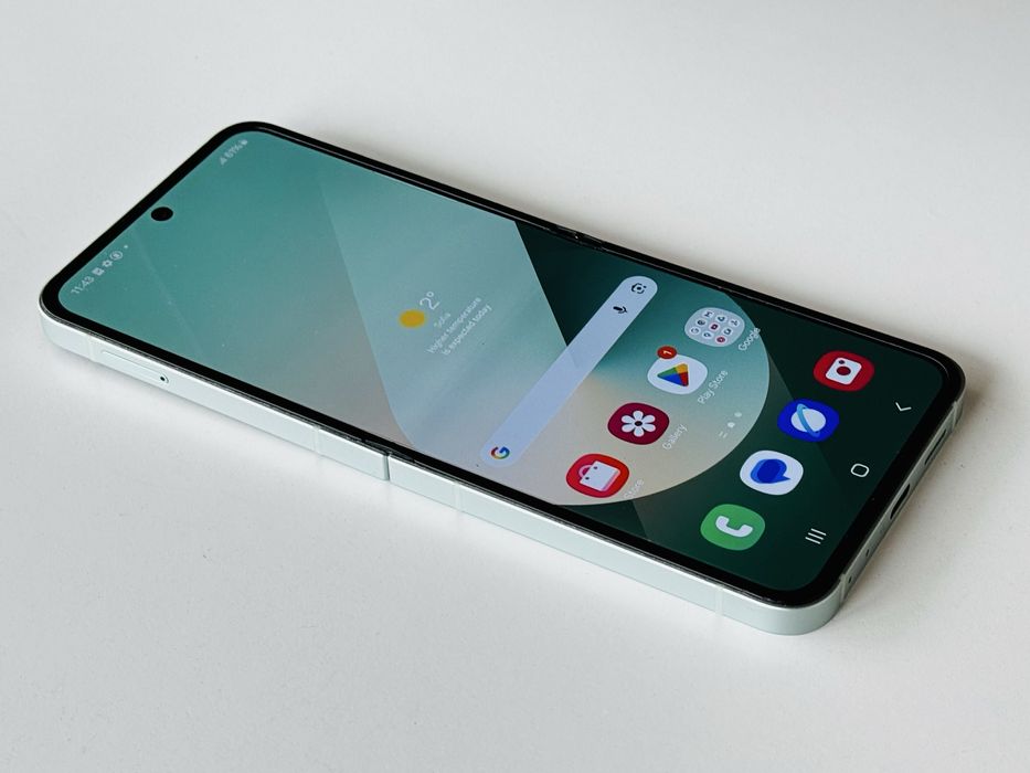 Samsung Galaxy Z Flip 6 512GB Mint Гаранция 6 месеца