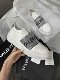 Valentino оригинални кецове сникърси естествена кожа камъни бели