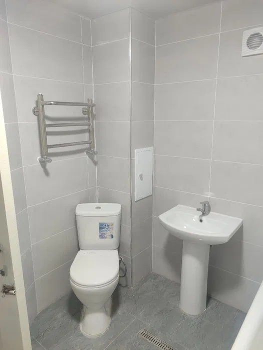 Продажа Чиланзар 23 квартал 2/2/5 Кирпичный дом, смежка, балкон 2*6