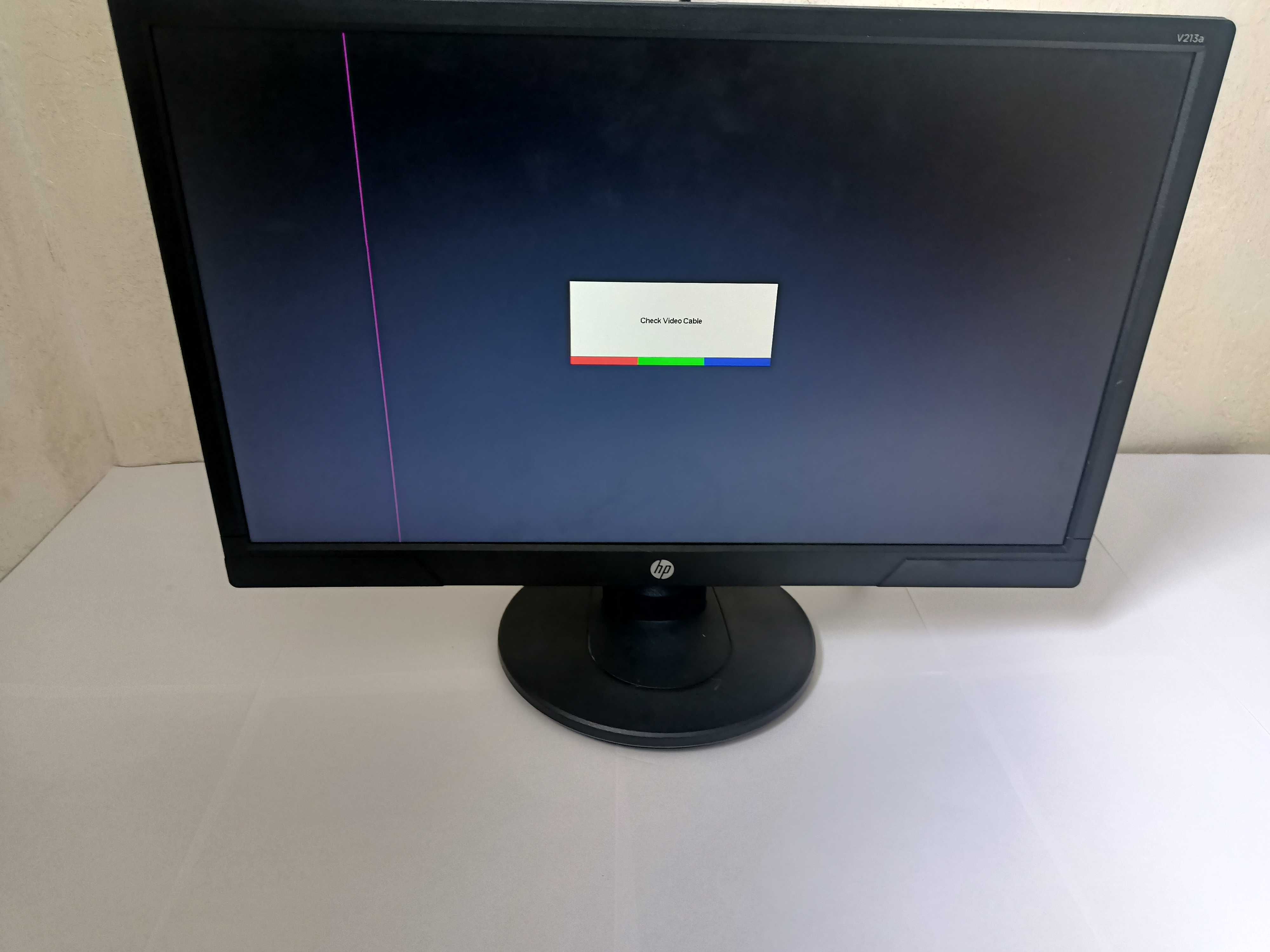 Монитор HP 21.5" (есть дефект – полоска)
