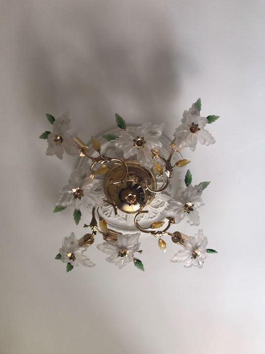 Люстра восьми ражковая