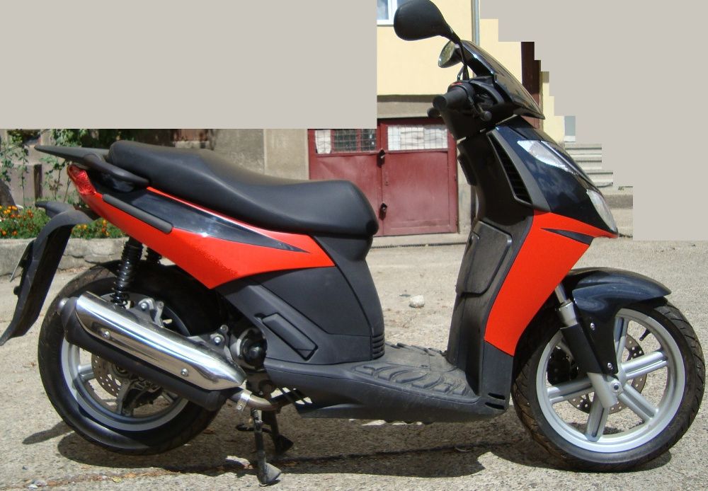 Aprilia SportCity 125 cmc - NOU. (scuter cu ~200km)