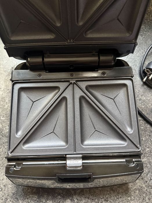 Sandwich maker multifuncţional 700 W,  negru /argintiu