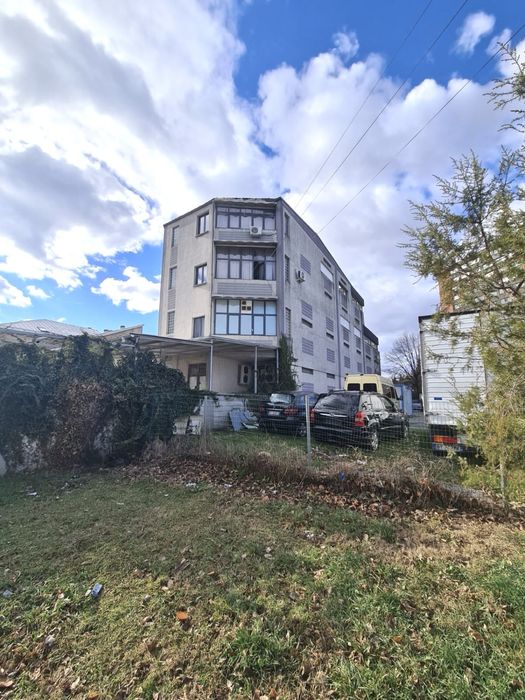 Vand cladire cu spatii comerciale si rezidentiale -hotel Traian