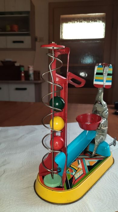 Elefant jongleur jucarie veche romaneasca Metaloglobus tabla colectie