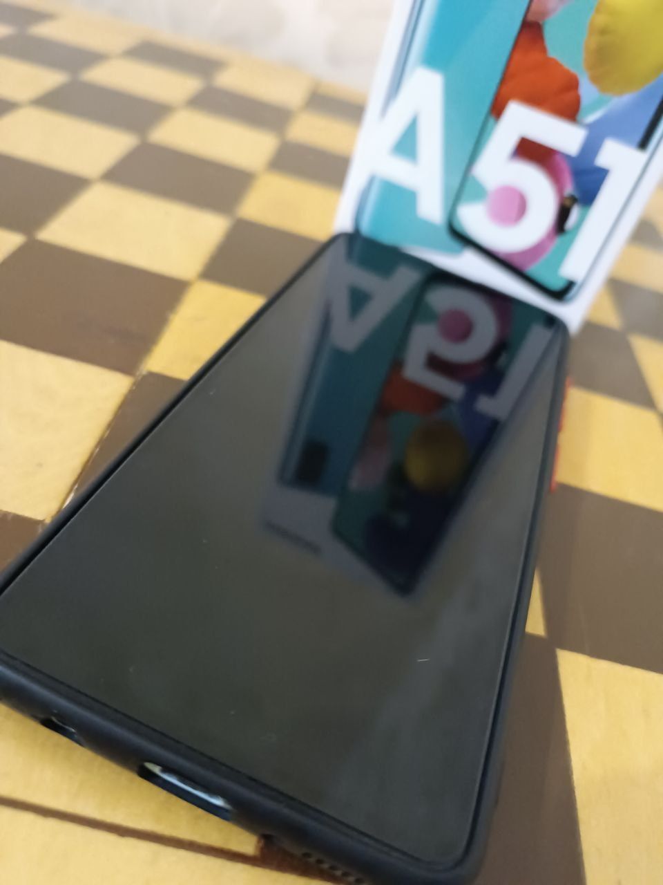 Samsung a51. Holati 10/10. 2 case.+зарядка оригинал