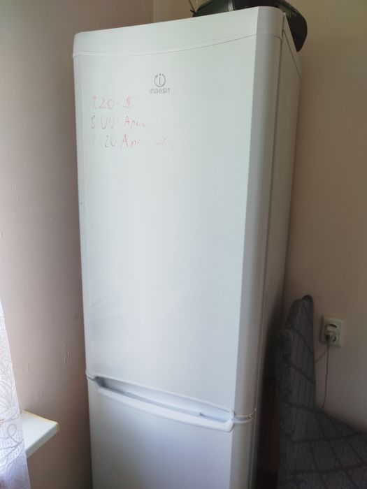 Холодильник indesit