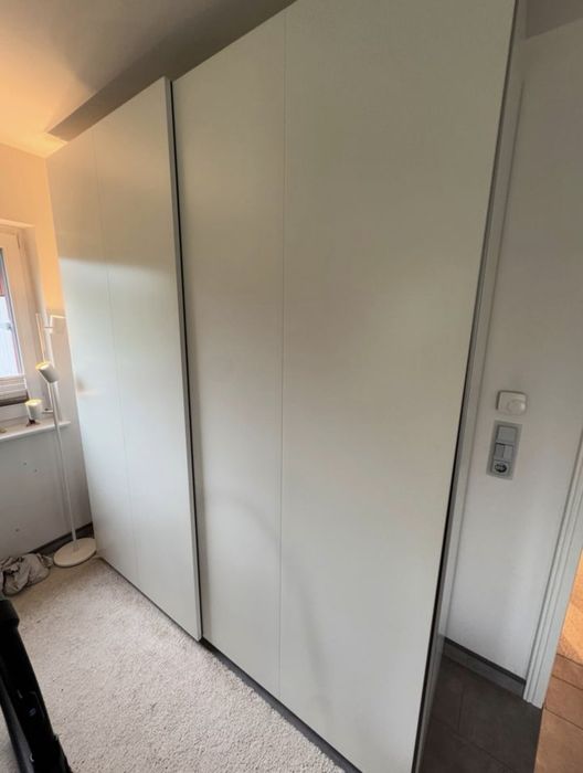 Dulap cu uși culisante