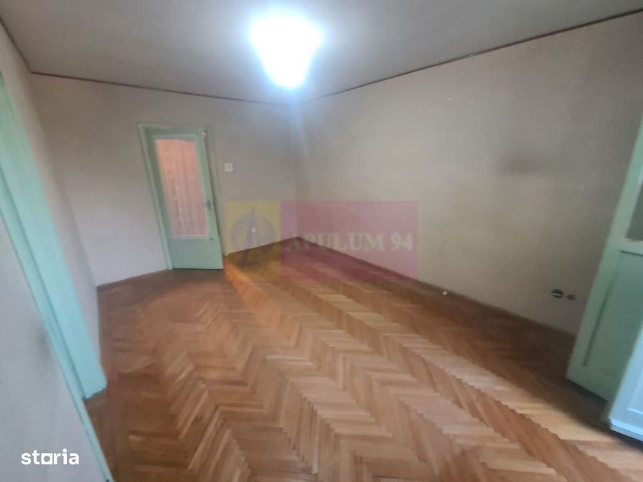 Apartament cu 2 camere de vanzare in Campina - Zona Piata Centrala