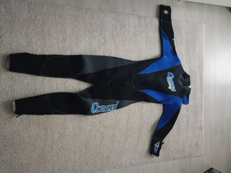 Vând costum scufundări nautice Cressi, mărimea M,5mm,nou.