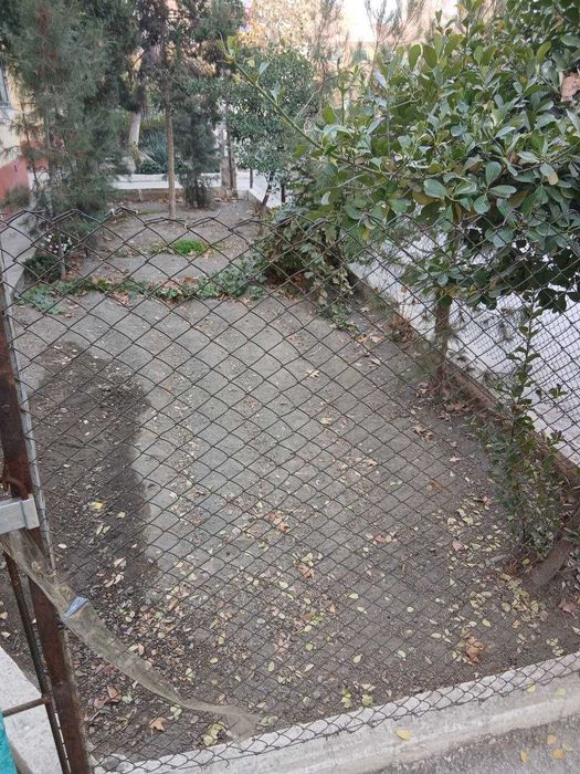 2 хонали 3 хонага мосланган,  олди ва оркасида агароти бор