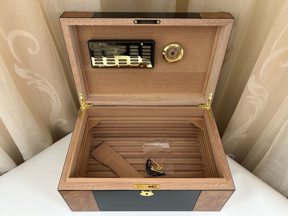 Луксозна кутия-хумидор Cohiba за до 100 пури