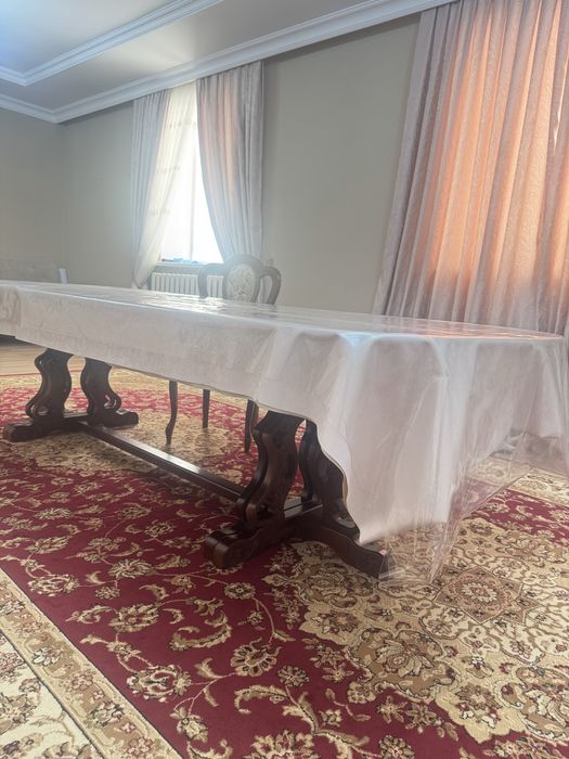 Стол со стульями. Стол 200 000 тг италия. Стулья 20 000 каждая